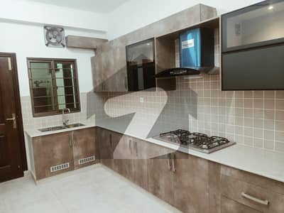 10 MARLA 3 BEDROOM NEW APARTMENT AVAILABLE FOR RENT