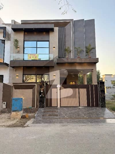 ڈی ایچ اے 11 رہبر فیز 2 ڈی ایچ اے 11 رہبر,لاہور میں 3 کمروں کا 5 مرلہ مکان 2.75 کروڑ میں برائے فروخت۔