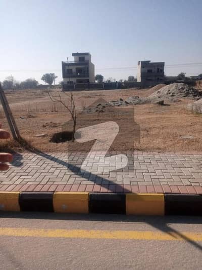 Beautiful level 5 marla plot in C-17 , level solid plot