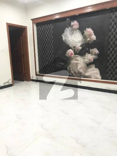 BEAUTIFUL LOCATION GROUND PORTION FOR RENT