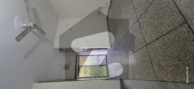 مارگلہ ٹاؤن اسلام آباد میں 2 کمروں کا 10 مرلہ زیریں پورشن 83.0 ہزار میں کرایہ پر دستیاب ہے۔