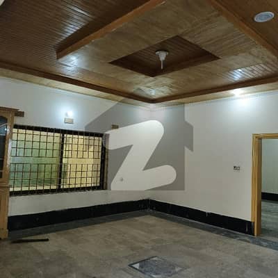 ورسک روڈ پشاور میں 6 کمروں کا 12 مرلہ مکان 85.0 ہزار میں کرایہ پر دستیاب ہے۔