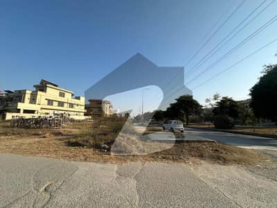 60' x 90' Plot For Sale G-15/1