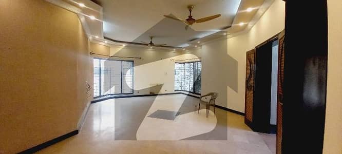 Kanal 4 Bedroom House Prime Location Near Park Masjid In Dha Phase 4 Gg Block