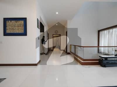 ڈی ایچ اے فیز 8 ڈی ایچ اے ڈیفینس,کراچی میں 6 کمروں کا 2 کنال مکان 30.0 کروڑ میں برائے فروخت۔