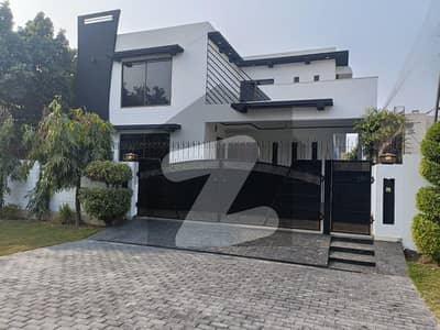 ڈی ایچ اے فیز 5 ڈیفنس (ڈی ایچ اے),لاہور میں 5 کمروں کا 1 کنال مکان 2.8 لاکھ میں کرایہ پر دستیاب ہے۔