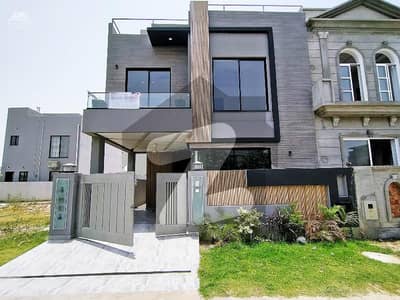 ڈی ایچ اے 9 ٹاؤن ڈیفنس (ڈی ایچ اے),لاہور میں 3 کمروں کا 5 مرلہ مکان 2.1 کروڑ میں برائے فروخت۔