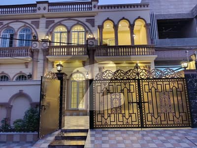 پی آئی اے ہاؤسنگ سکیم لاہور میں 5 کمروں کا 10 مرلہ مکان 5.0 کروڑ میں برائے فروخت۔