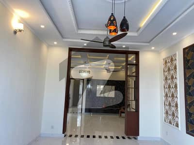 ٹاپ سٹی 1 اسلام آباد میں 5 کمروں کا 10 مرلہ مکان 4.5 کروڑ میں برائے فروخت۔