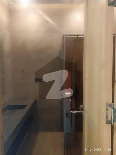 بحریہ ٹاؤن فیز 8 بحریہ ٹاؤن راولپنڈی,راولپنڈی میں 5 کمروں کا 10 مرلہ مکان 5.95 کروڑ میں برائے فروخت۔