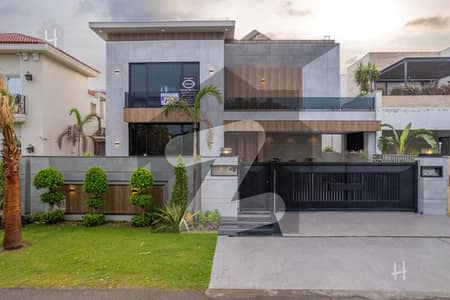 ڈی ایچ اے فیز 7 ڈیفنس (ڈی ایچ اے),لاہور میں 5 کمروں کا 1 کنال مکان 9.5 کروڑ میں برائے فروخت۔