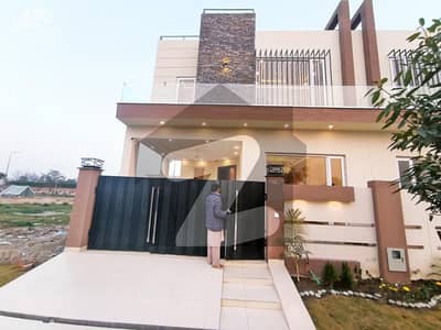 ڈی ایچ اے 9 ٹاؤن ڈیفنس (ڈی ایچ اے),لاہور میں 3 کمروں کا 5 مرلہ مکان 2.85 کروڑ میں برائے فروخت۔