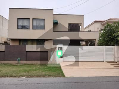 PHASE 4 One Kanal Used Modern Design Bungalow For Sale At Prime Location Of DHA Lahore Near To Park & Commercial Market