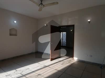 ڈی ایچ اے فیز 2 ڈیفنس (ڈی ایچ اے),لاہور میں 3 کمروں کا 1 کنال بالائی پورشن 1.1 لاکھ میں کرایہ پر دستیاب ہے۔