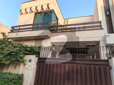 ڈی ایچ اے فیز 5 ڈیفنس (ڈی ایچ اے),لاہور میں 3 کمروں کا 8 مرلہ مکان 1.3 لاکھ میں کرایہ پر دستیاب ہے۔