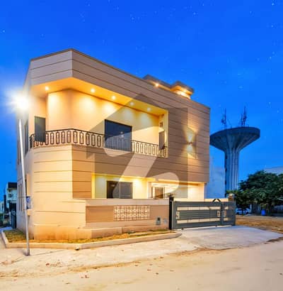 بحریہ ٹاؤن فیز 8 بحریہ ٹاؤن راولپنڈی,راولپنڈی میں 5 کمروں کا 7 مرلہ مکان 2.8 کروڑ میں برائے فروخت۔