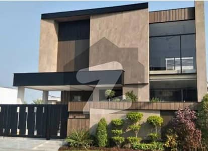 ڈی ایچ اے فیز 7 ڈیفنس (ڈی ایچ اے),لاہور میں 5 کمروں کا 1 کنال مکان 3.25 لاکھ میں کرایہ پر دستیاب ہے۔