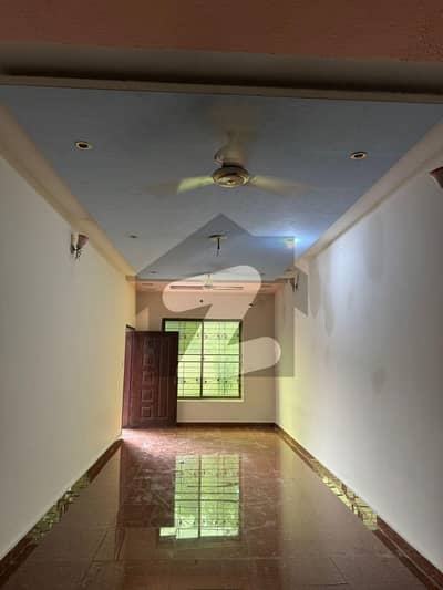 پی سی ایس آئی آر ہاؤسنگ سکیم فیز 2 پی سی ایس آئی آر ہاؤسنگ سکیم,لاہور میں 5 کمروں کا 10 مرلہ مکان 2.9 کروڑ میں برائے فروخت۔