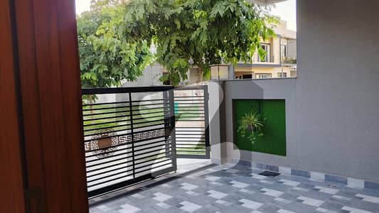 10 Marla House For Sale Available In Top City 1