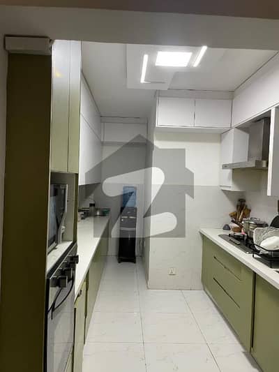 کلفٹن ۔ بلاک 2 کلفٹن,کراچی میں 3 کمروں کا 9 مرلہ فلیٹ 2.8 کروڑ میں برائے فروخت۔