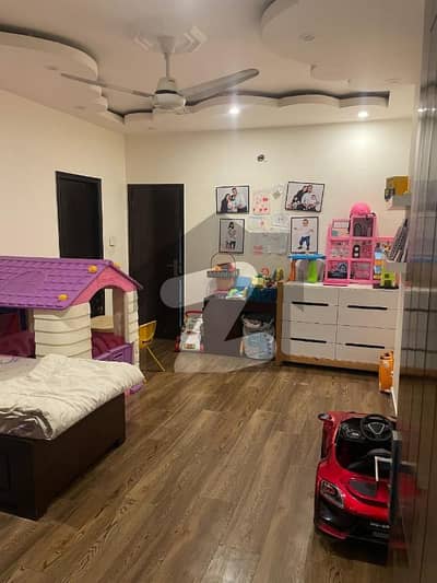 کلفٹن ۔ بلاک 2 کلفٹن,کراچی میں 3 کمروں کا 9 مرلہ فلیٹ 2.75 کروڑ میں برائے فروخت۔