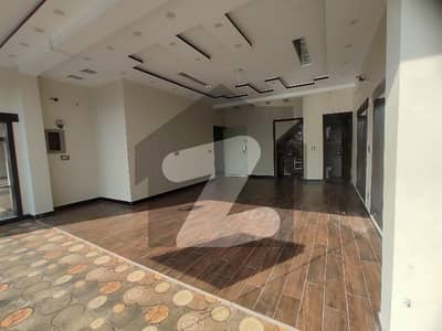 بحریہ ٹاؤن سیکٹرڈی بحریہ ٹاؤن,لاہور میں 1 کمرے کا 5 مرلہ دکان 45.0 ہزار میں کرایہ پر دستیاب ہے۔