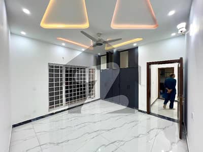 7 Marla House Upper Portion Available For Rent Near Park Musjid Or Commercial