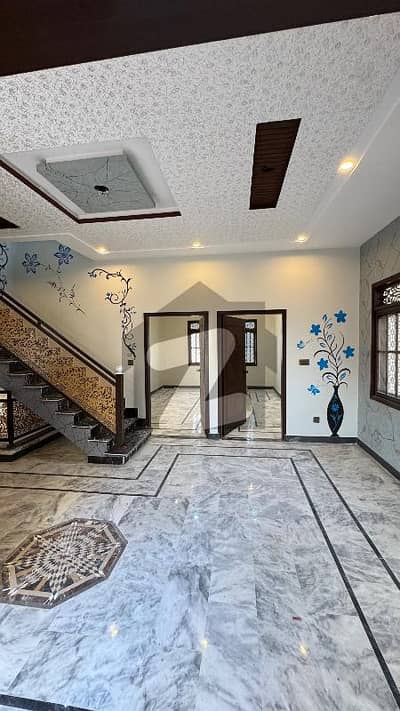 نیا ناظم آباد ۔ بلاک سی نیا ناظم آباد,کراچی میں 6 کمروں کا 6 مرلہ مکان 1.75 لاکھ میں کرایہ پر دستیاب ہے۔