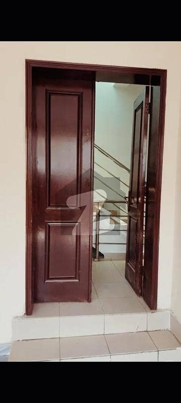 عسکری 10 عسکری,لاہور میں 5 کمروں کا 10 مرلہ مکان 5.3 کروڑ میں برائے فروخت۔ عسکری 10 عسکری,لاہور میں 5 کمروں کا 10 مرلہ مکان 5.3 کروڑ میں برائے فروخت۔