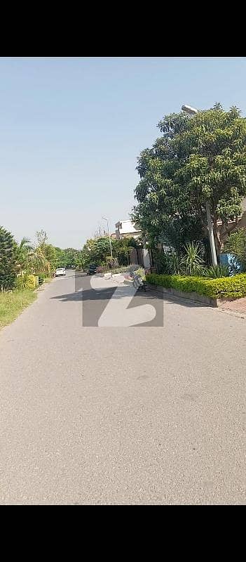 BEST LOCATION ONE KANAL PLOT AVAILABLE FOR SALE