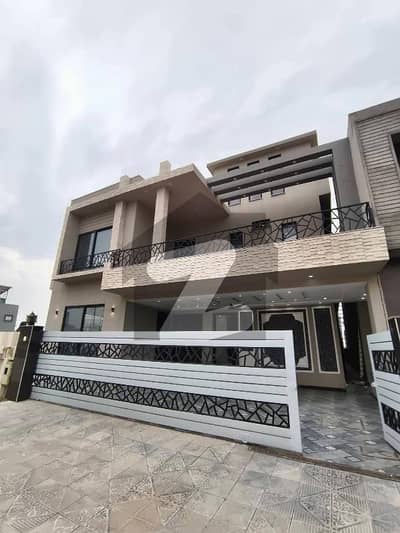 16 marla Luxry Most Demanding House Available In Bahria Town