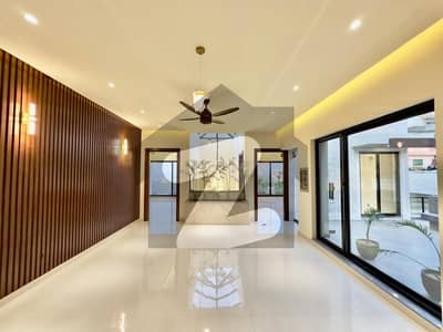 ایف ۔ 10 اسلام آباد میں 5 کمروں کا 4 مرلہ مکان 4.5 کروڑ میں برائے فروخت۔