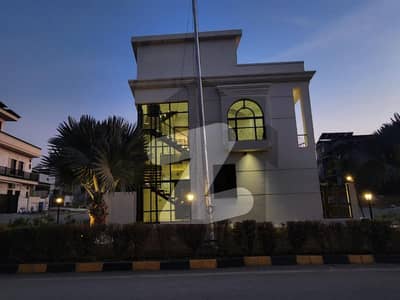 ایم پی سی ایچ ایس - بلاک سی 1 ایم پی سی ایچ ایس ۔ ملٹی گارڈنز,بی ۔ 17,اسلام آباد میں 5 کمروں کا 5 مرلہ مکان 4.25 کروڑ میں برائے فروخت۔