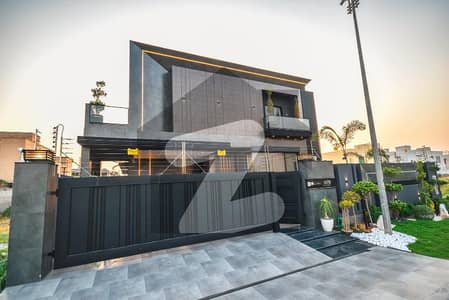 ڈی ایچ اے فیز 8 سابقہ ایئر ایوینیو ڈی ایچ اے فیز 8,ڈی ایچ اے ڈیفینس,لاہور میں 5 کمروں کا 1 کنال مکان 9.2 کروڑ میں برائے فروخت۔