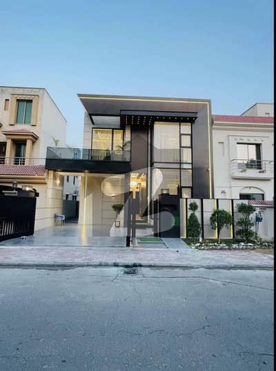 ڈی ایچ اے فیز 4 ڈیفنس (ڈی ایچ اے),لاہور میں 4 کمروں کا 10 مرلہ مکان 4.2 کروڑ میں برائے فروخت۔