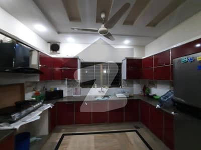 بحریہ ٹاؤن لاہور میں 5 کمروں کا 10 مرلہ مکان 2.98 کروڑ میں برائے فروخت۔