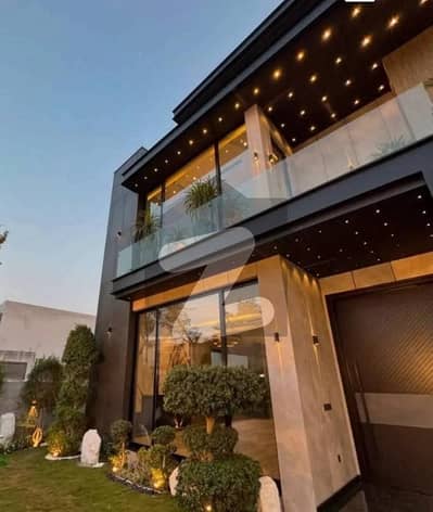 عبداللہ گارڈنز ایسٹ کینال روڈ,کینال روڈ,فیصل آباد میں 5 کمروں کا 14 مرلہ مکان 10.5 کروڑ میں برائے فروخت۔