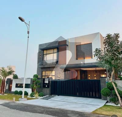 عبداللہ گارڈنز ایسٹ کینال روڈ,کینال روڈ,فیصل آباد میں 5 کمروں کا 10 مرلہ مکان 6.0 کروڑ میں برائے فروخت۔