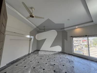 18 Marla Brand New Condition Upper Portion With Gas For Rent