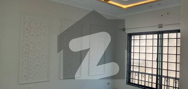 بحریہ ٹاؤن فیز 7 بحریہ ٹاؤن راولپنڈی,راولپنڈی میں 5 کمروں کا 10 مرلہ مکان 4.3 کروڑ میں برائے فروخت۔