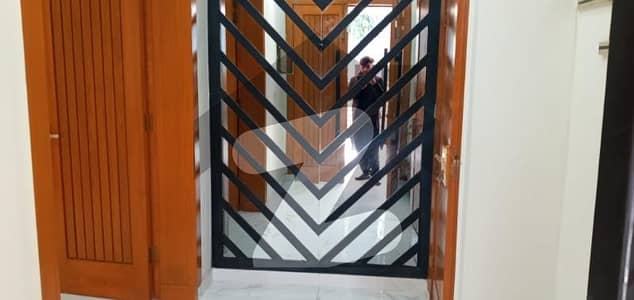 بحریہ ٹاؤن فیز 7 بحریہ ٹاؤن راولپنڈی,راولپنڈی میں 5 کمروں کا 10 مرلہ مکان 3.9 کروڑ میں برائے فروخت۔