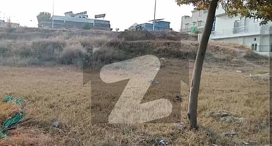 1 KANAL PLOT FROUNT BACK ROAD OPEN