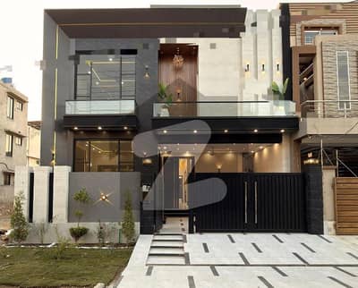 ویلینشیاء ہاؤسنگ سوسائٹی لاہور میں 5 کمروں کا 8 مرلہ مکان 4.8 کروڑ میں برائے فروخت۔