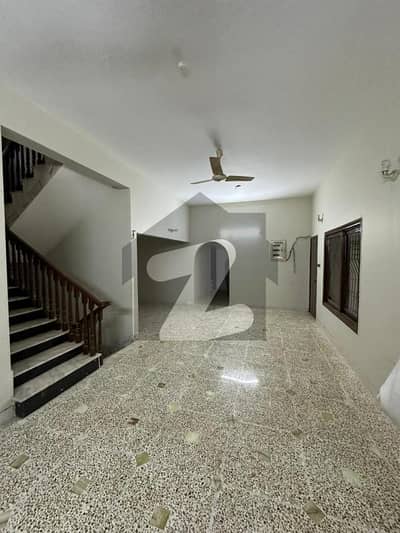 کلفٹن ۔ بلاک 8 کلفٹن,کراچی میں 5 کمروں کا 16 مرلہ مکان 15.5 کروڑ میں برائے فروخت۔