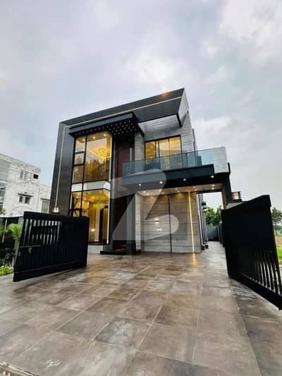 ڈی ایچ اے 9 ٹاؤن ڈیفنس (ڈی ایچ اے),لاہور میں 4 کمروں کا 8 مرلہ مکان 3.0 کروڑ میں برائے فروخت۔