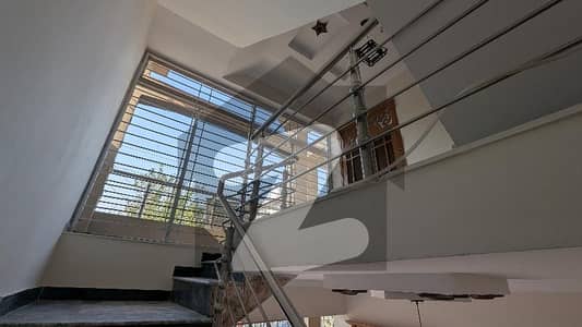 ائیرپورٹ ہاؤسنگ سوسائٹی راولپنڈی میں 4 کمروں کا 5 مرلہ مکان 1.7 کروڑ میں برائے فروخت۔