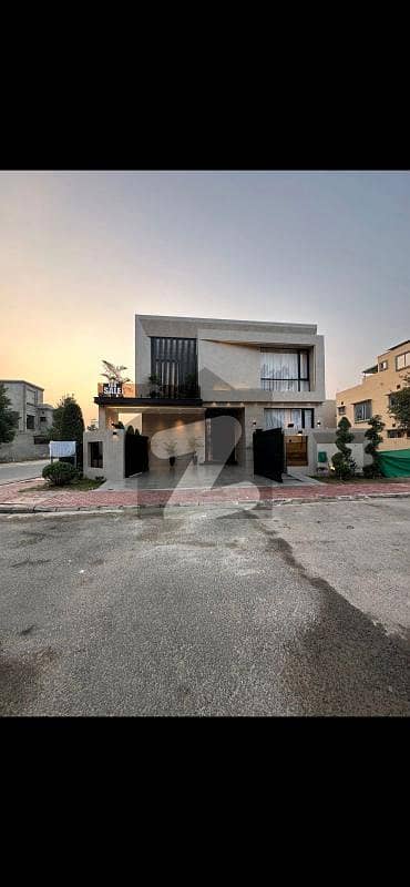 پارک ویو سٹی لاہور میں 5 کمروں کا 10 مرلہ مکان 3.6 کروڑ میں برائے فروخت۔