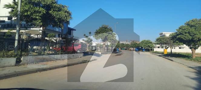 بحریہ ٹاؤن فیز 8 - کلب سٹی بحریہ ٹاؤن فیز 8,بحریہ ٹاؤن راولپنڈی,راولپنڈی میں 1 کنال رہائشی پلاٹ 1.4 کروڑ میں برائے فروخت۔