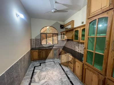 آئی ۔ 8 اسلام آباد میں 3 کمروں کا 12 مرلہ بالائی پورشن 1.75 لاکھ میں کرایہ پر دستیاب ہے۔