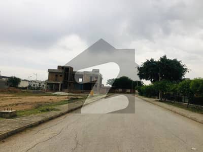 بحریہ ٹاؤن فیز 8 ۔ بلاک ڈی بحریہ ٹاؤن فیز 8,بحریہ ٹاؤن راولپنڈی,راولپنڈی میں 1 کنال رہائشی پلاٹ 1.85 کروڑ میں برائے فروخت۔